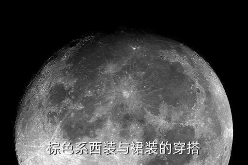 套装裙搭配什么颜色裙子,灰色套装里面搭配什么颜色